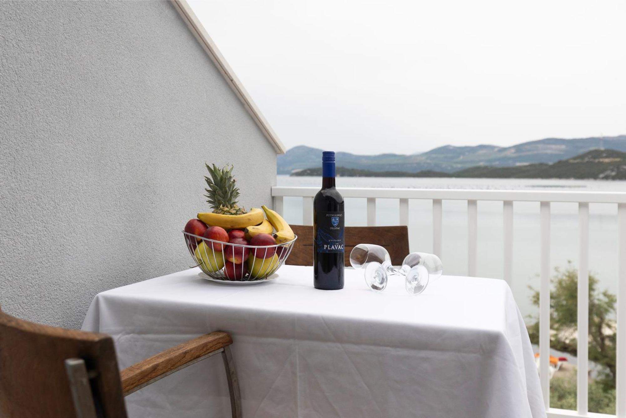 Apartments By The Sea Zuronja, Peljesac - 10137 Brijesta エクステリア 写真